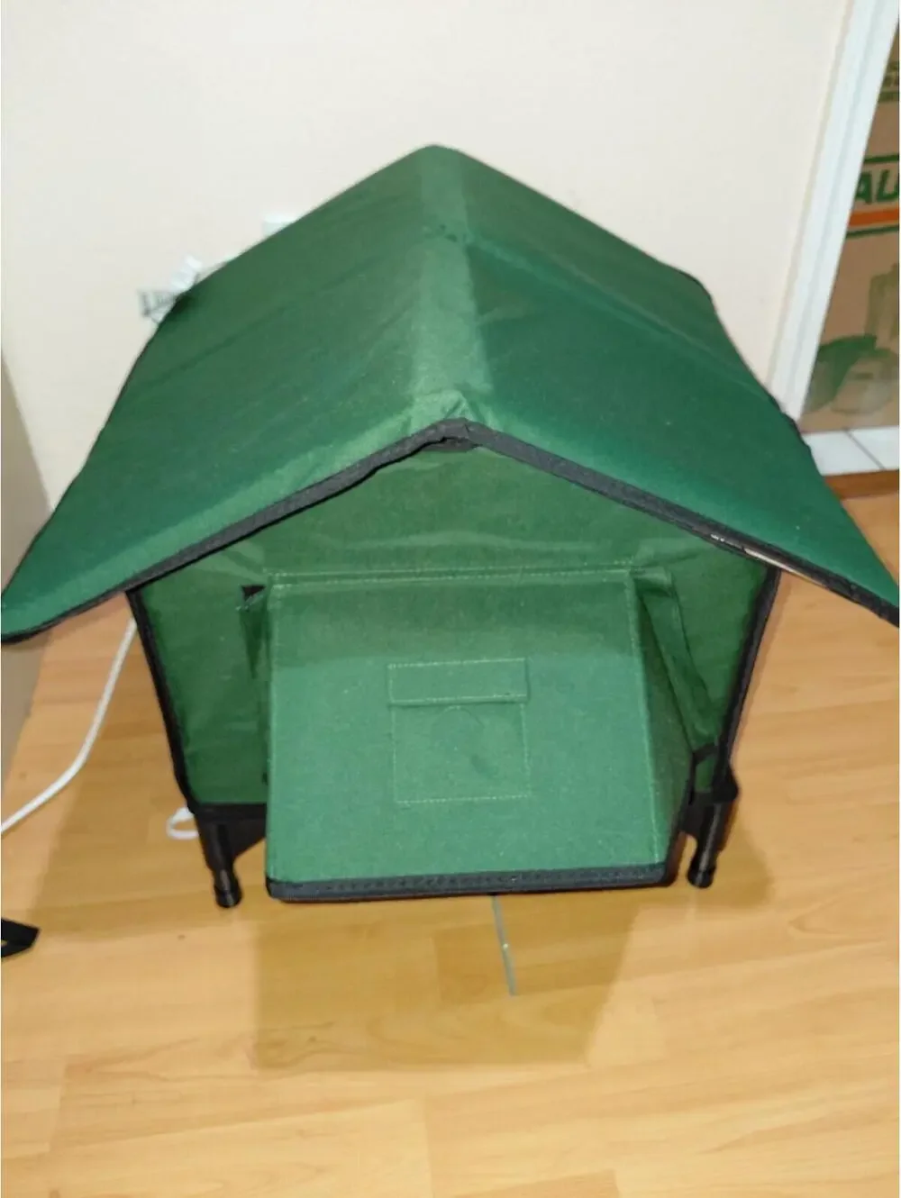 Pawcrus Elevated heated cat house indoor outdoor New In Box This One Is Mine